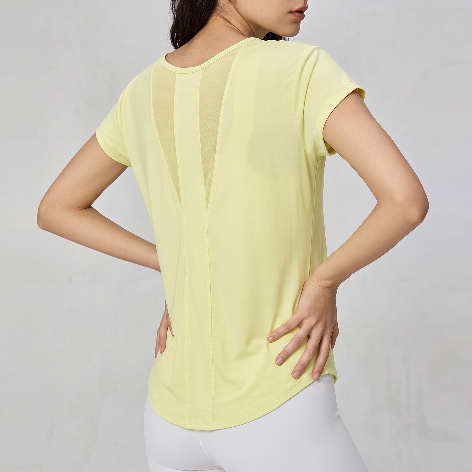 Silk Blouse - تيشيرت يوغا نسائي بأكمام قصيرة من
