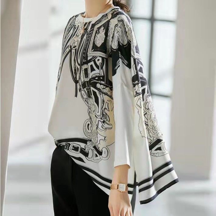 Silk Blouse - قميص حريري مقلد مع تأثير ثنيات