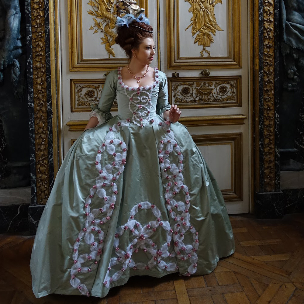 فستان روب أ لافرانسايس روكوكو  - مراجعة Evening Gown وسعره